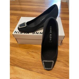 Anne Klein Sadie Wedge‎ Pumps Black Chain Buckle Size 7 New in Box Comfortable